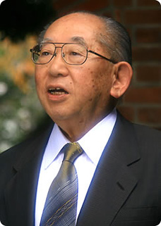 大塚初重（考古学者）