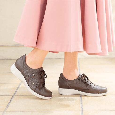 5Eエレガントスニーカー ブラウン 22.5cm