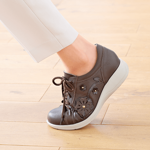 5Eエレガントスニーカー ブラウン 22.5cm